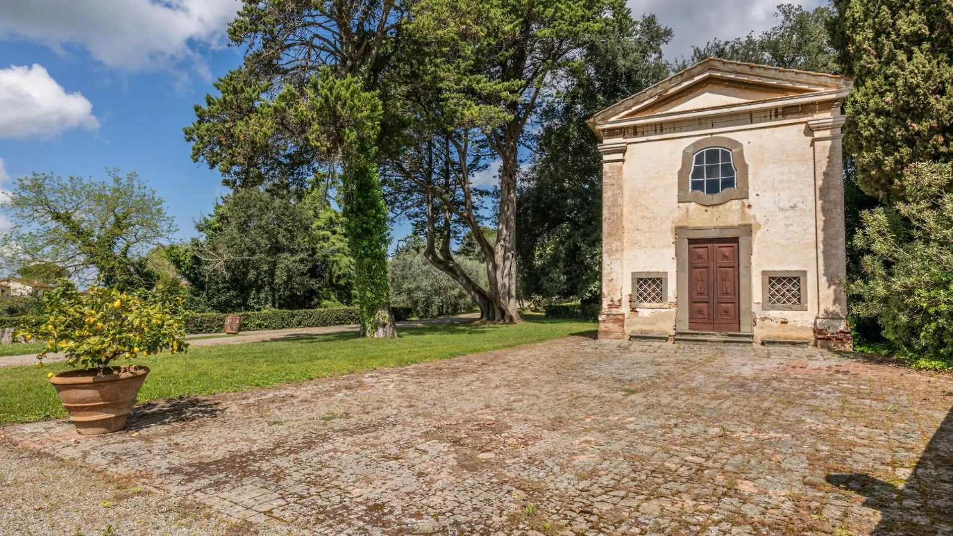 Villa Ott Crespina Italy